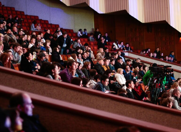 These Are The 9 Things You Must Do To Host A Successful Business Conference