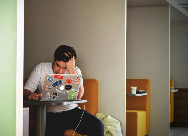 4 Workplace Technology Issues That Can Decrease Employee Morale